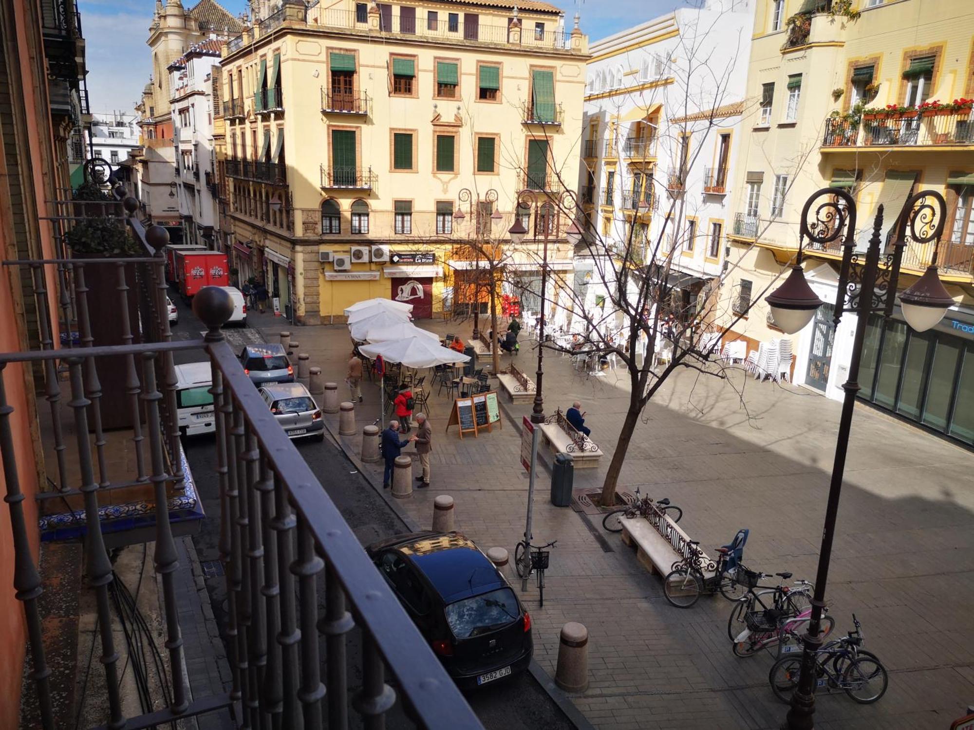 Charming Bright Apartment With Balconies On Cuesta Del Rosario Seville Exterior photo